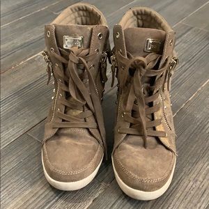 GUESS platform tennis shoes BRONZE